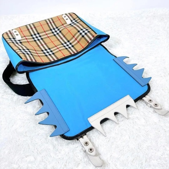 💎 COLLECTABLE 💎 RARE MONSTER FLAP BURBERRY BACKPACK - Picture 6 of 15